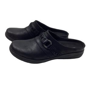 Bear Traps Women’s Dafnee Black Mules.  Size 6.5